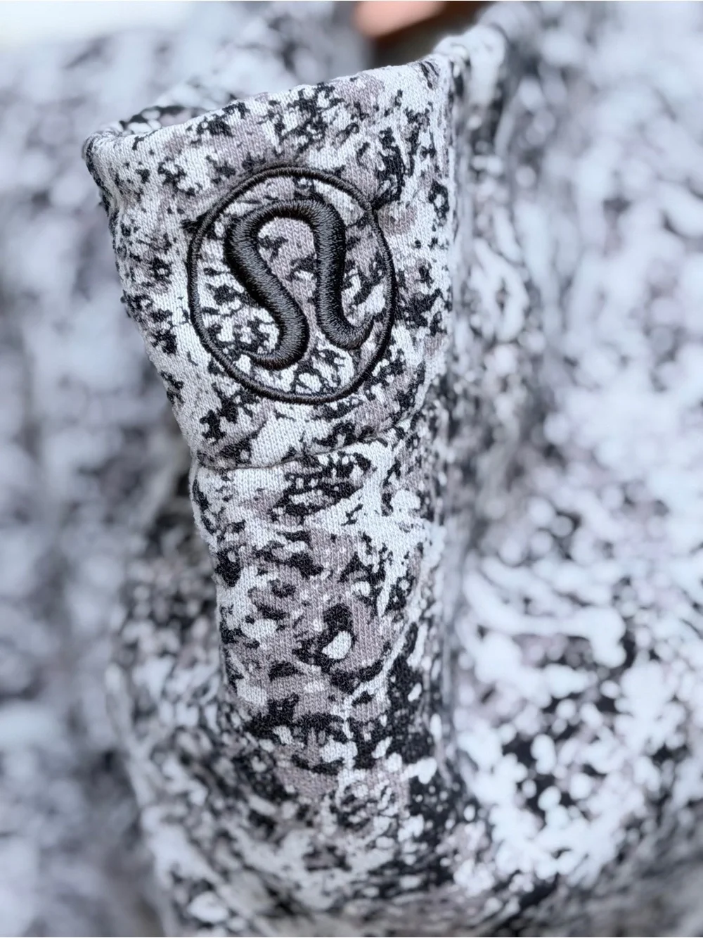 Lululemon Scuba Full-Zip Hoodie -Luminesce Splatter White Black - size 6